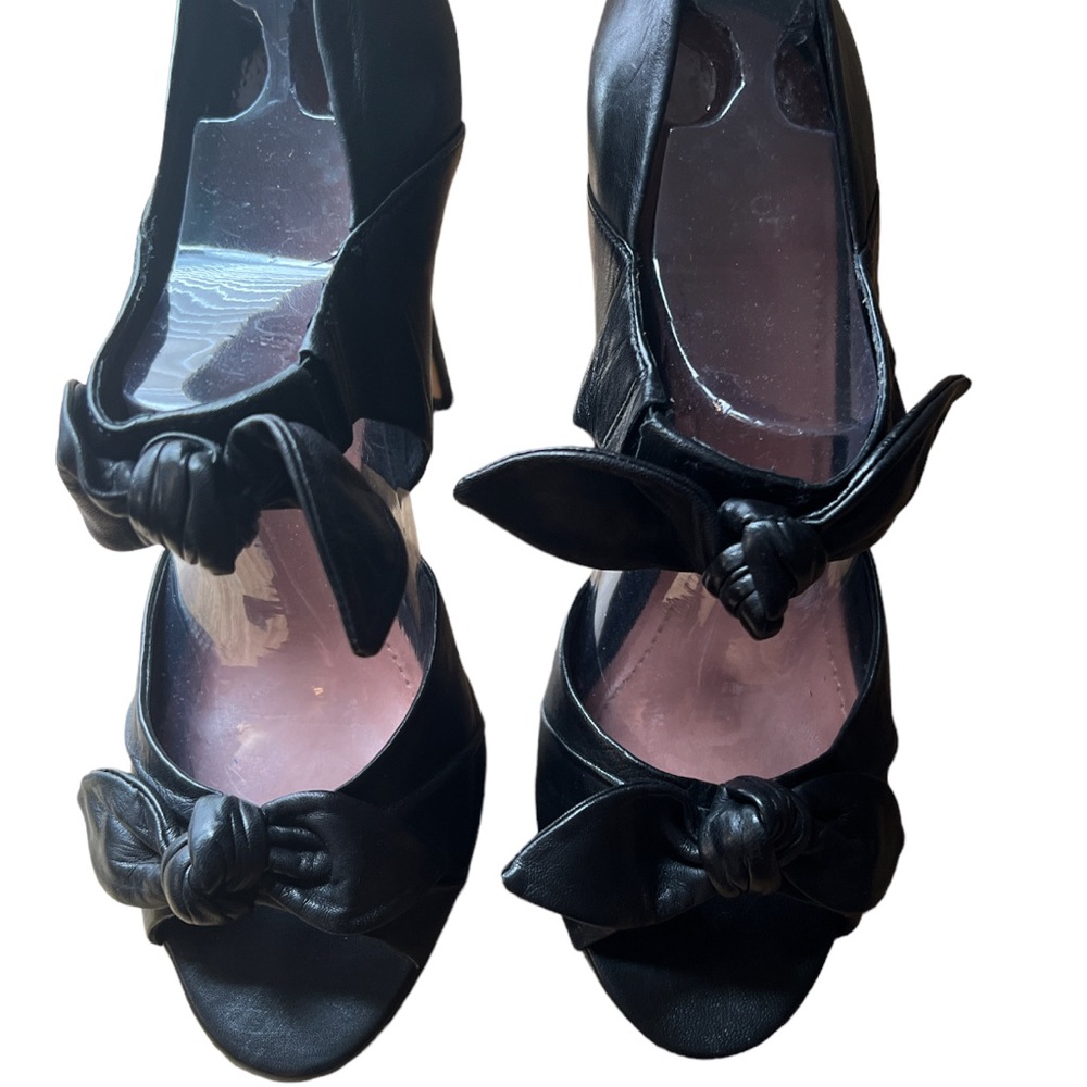 Vince Camuto Alicea bow-tied peep toe.